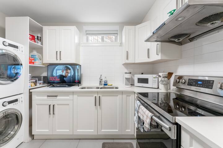 26-New, Cozy, Private Suite 2 bedrooms, 1 Bath gallery image 4