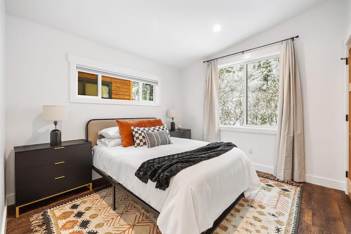 1 Queen Bed | Closet | Nature Views | 3rd Floor