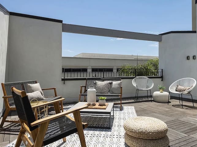 Luxury Bohemian House w/Hollywood & Downtown Views gallery image 3