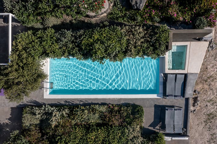 270 Oia’s View House III – private pool & hot tub gallery image 3