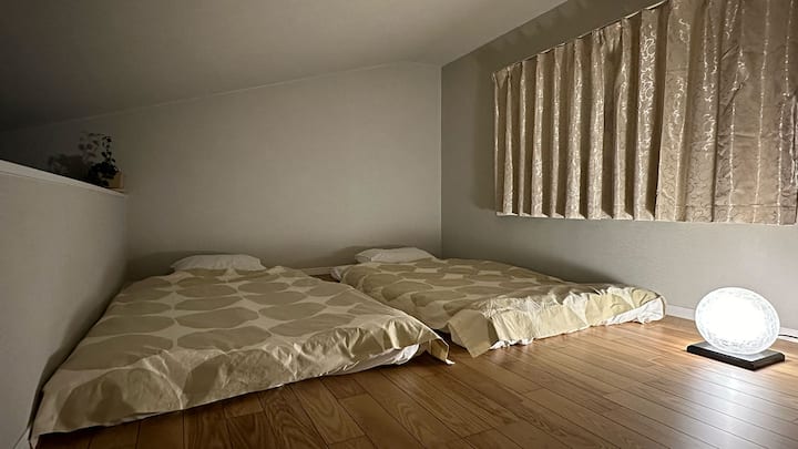 Loft Room (Night)
Mattress