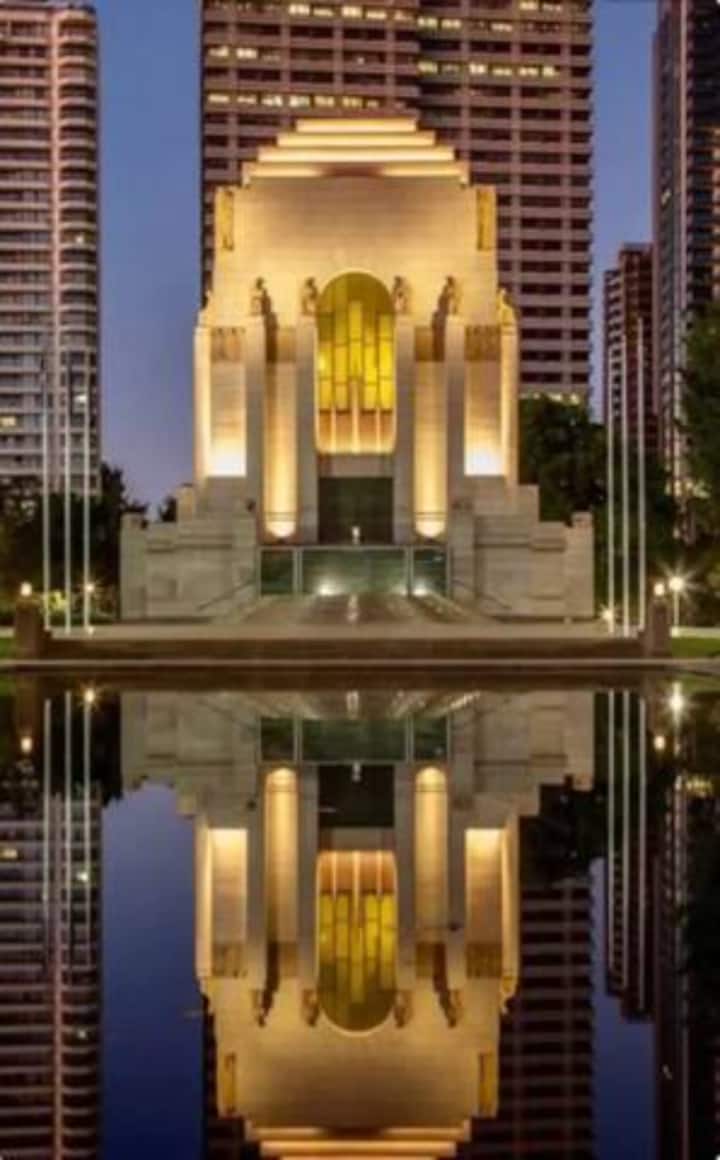 Take a stroll in Hyde Park at night to explore the monuments lit up in the beautiful lights.