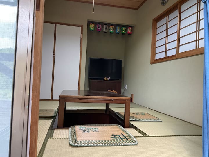 グランドオープン！広いテラスと掘り炬燵のある別荘民泊 - Mima