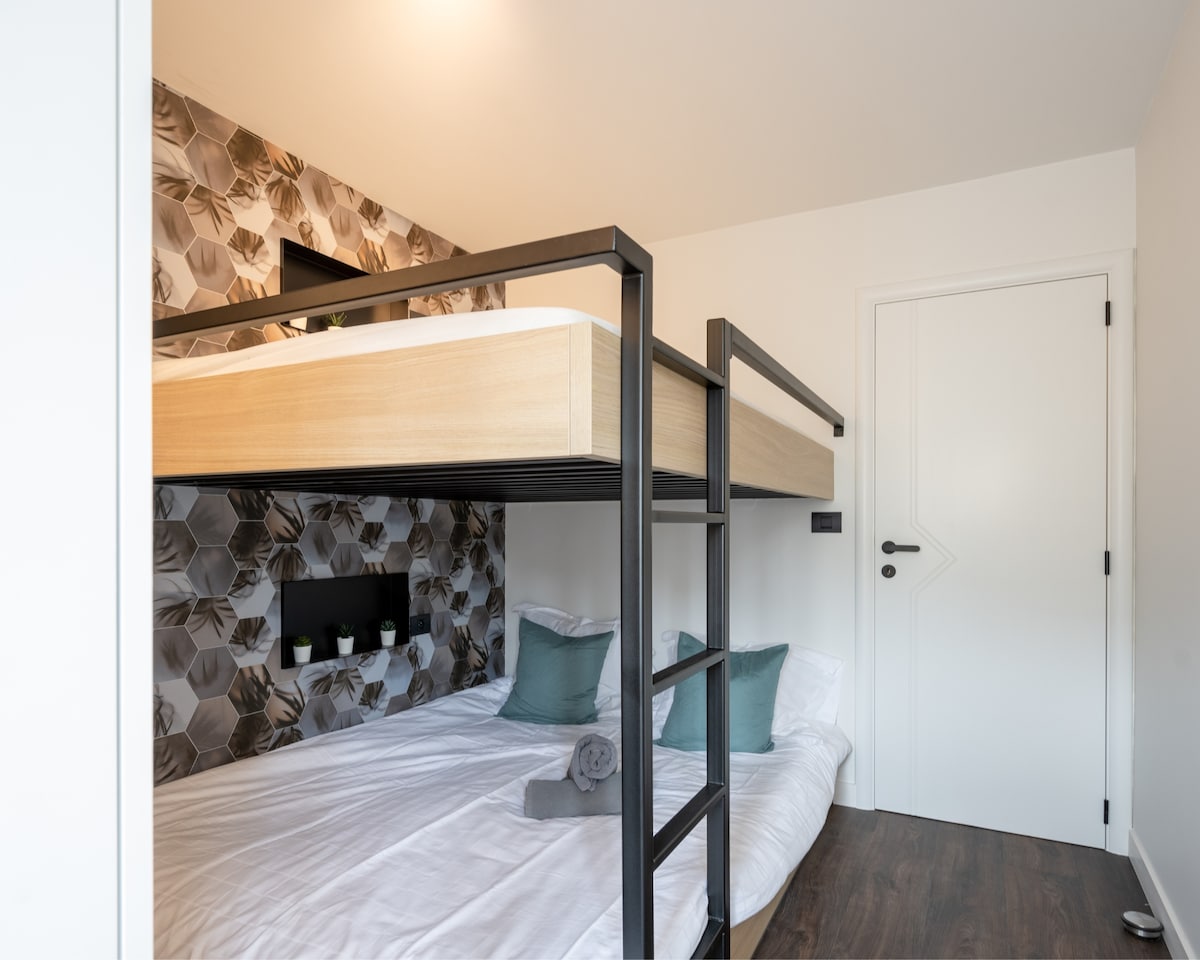 Kitanda cha ghorofa chenye magodoro ya sentimita 160