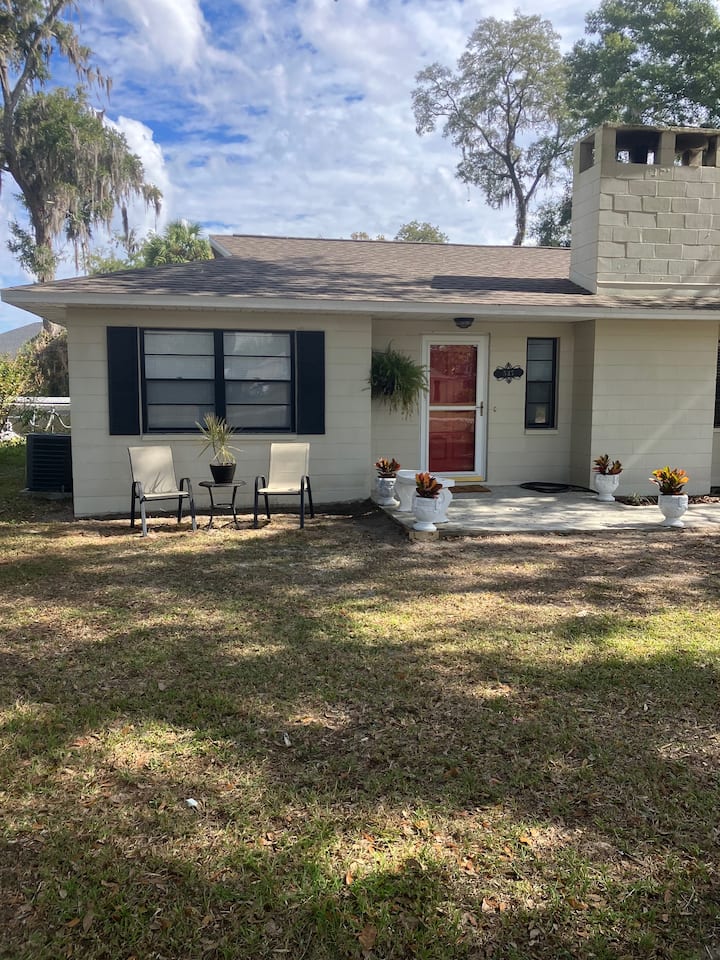 Private attached guest suite Guest suites for Rent in Newberry
