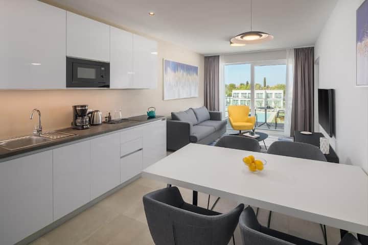 Luxury Apartment With Balcony - Poreč