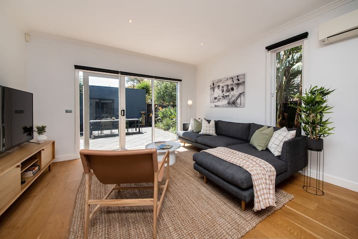 Sunny Retreat 4Br Home – Near Golf Course & Beach gallery image 2