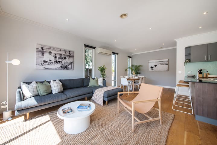 Sunny Retreat 4Br Home – Near Golf Course & Beach