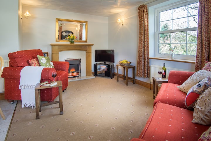 Peaceful Stone Cottage, Nestled In The Countryside - Pembrokeshire