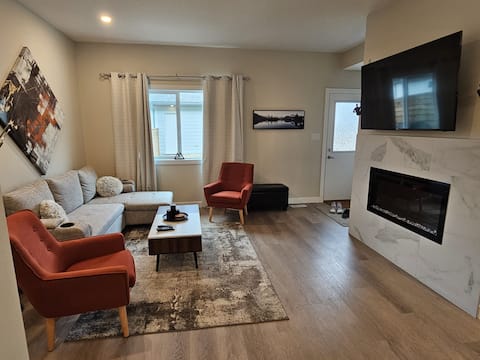 Successful Airbnb property: Mountain Bliss · 3BR Home · Pet-Friendly · Game Rm in Radium Hot Springs