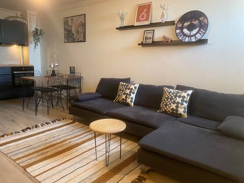 Evan cozy flat with indoor pool & free parking