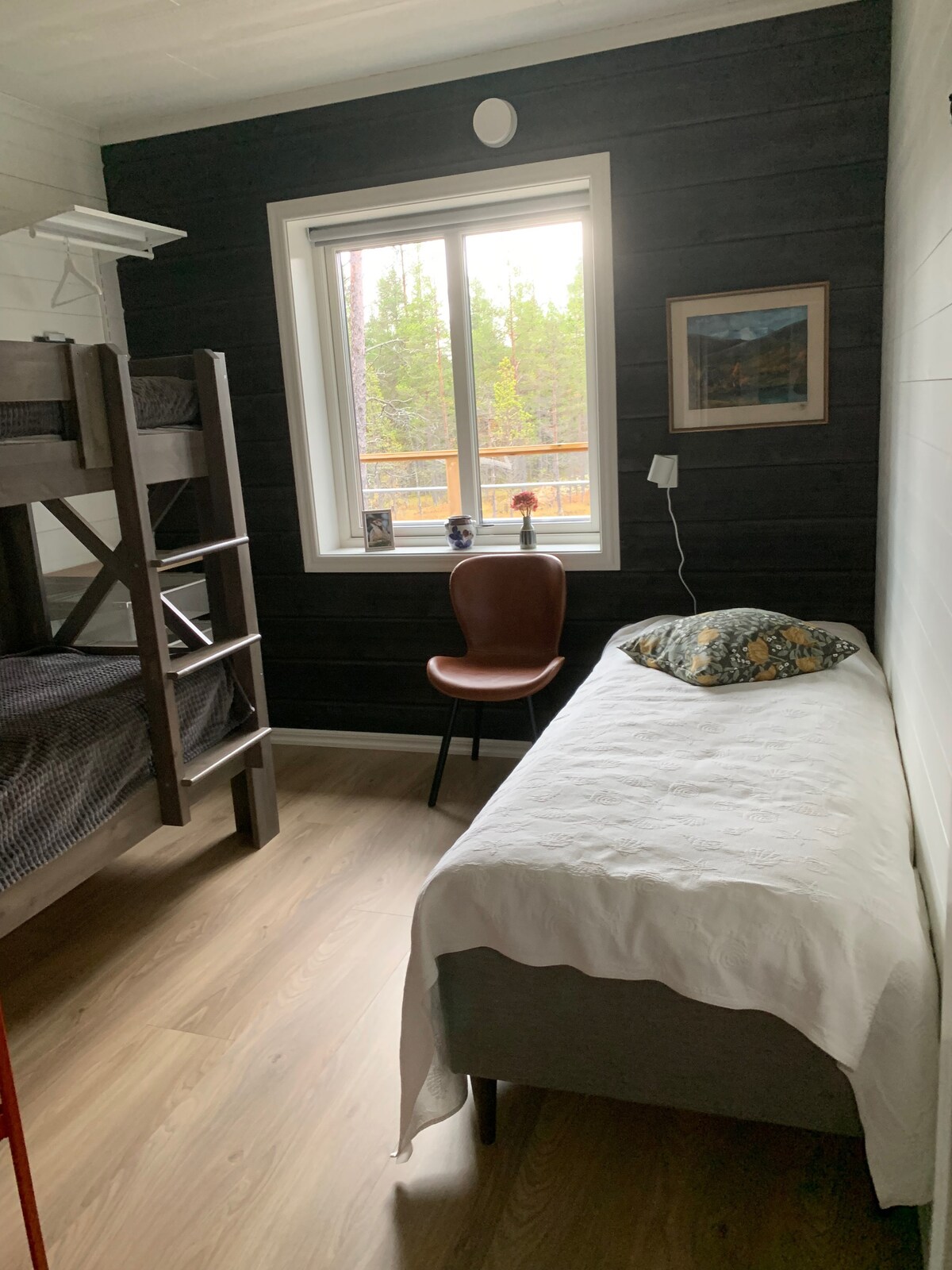 Sovrum 4 med 3 bäddar