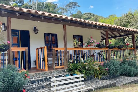 House Estate 12 min from Jericó Park