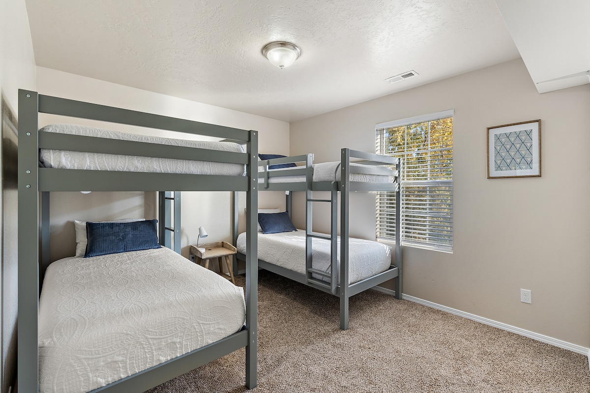 ห้องนอน 4 พร้อมที่นอนเมมโมรี่โฟม 