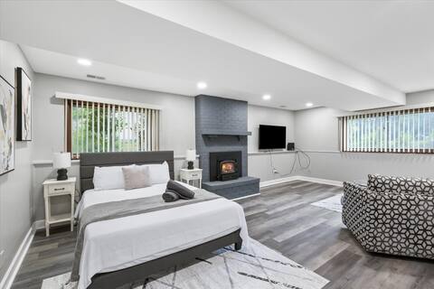 Huge Yard + Patio + King | LCP Collection