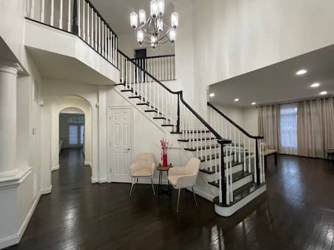 Spacious modern house,15 min from DC, GMU, Tyson's
