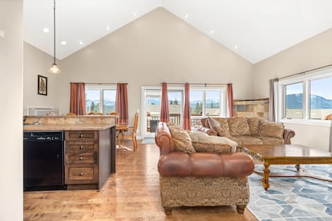 Top Airbnb: Radium Mountain View Penthouse in Radium Hot Springs