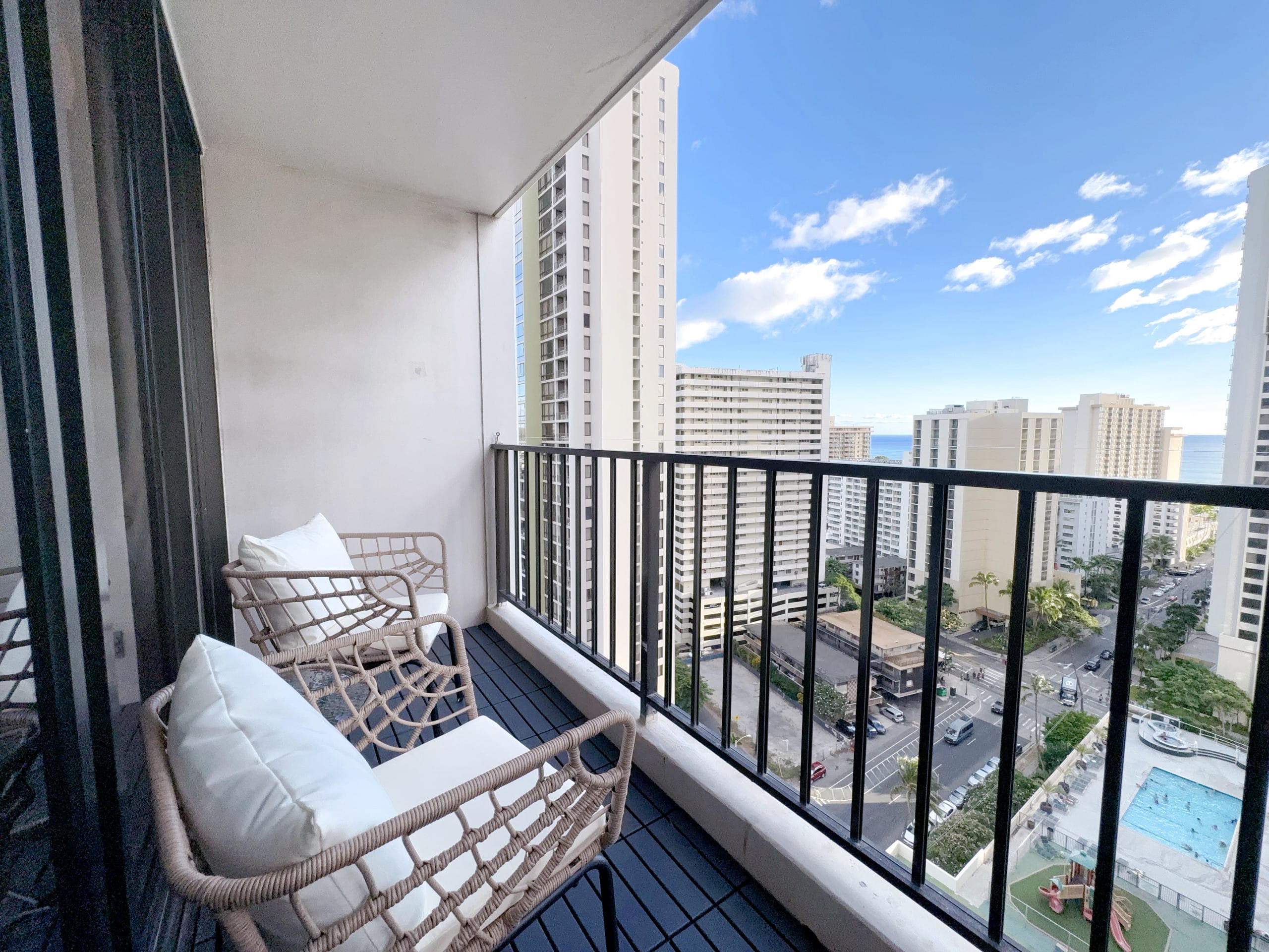 21FL Renovated Close to Beach w/Free Parking - Image 50
