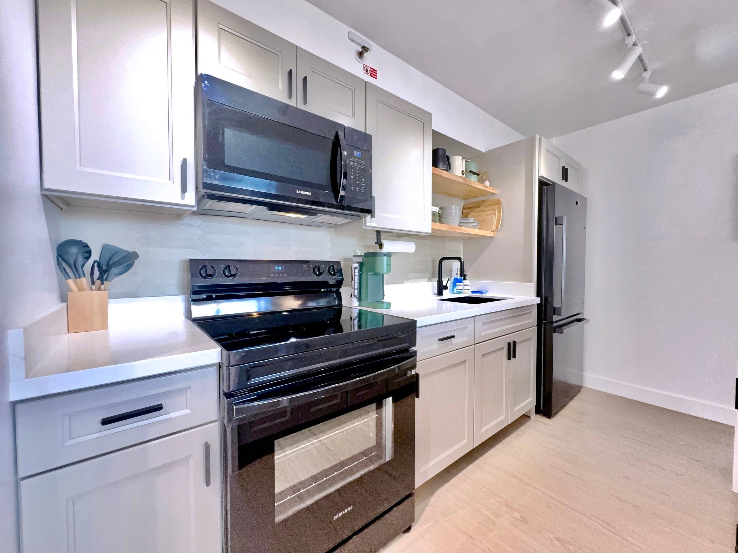 21FL Renovated Close to Beach w/Free Parking - Image 27