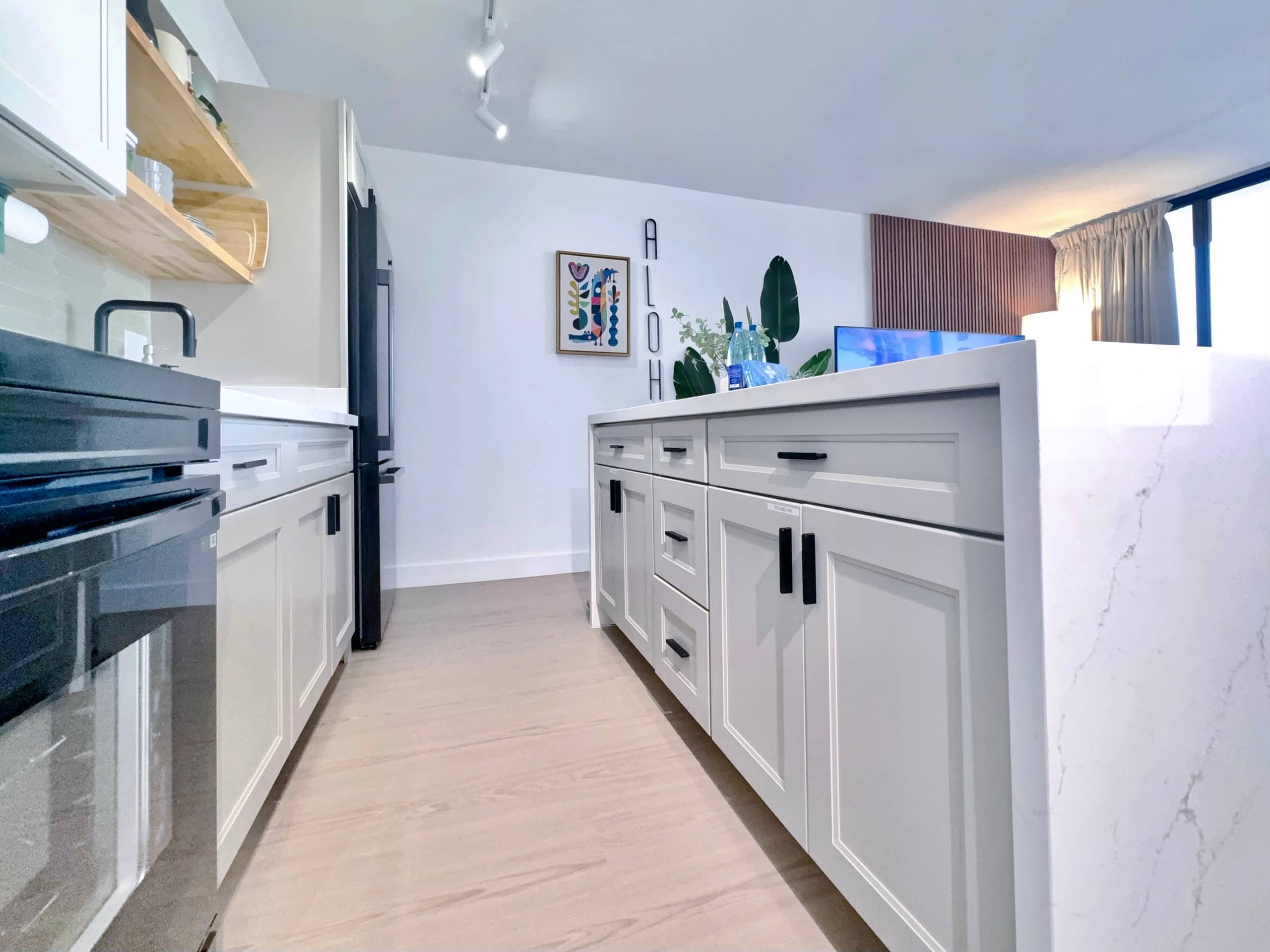 21FL Renovated Close to Beach w/Free Parking - Image 29
