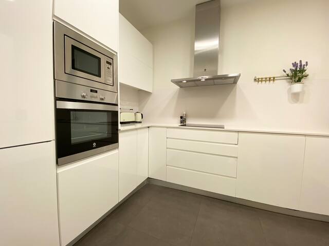 Spacious & Elegant on Avenue Diagonal gallery image 5