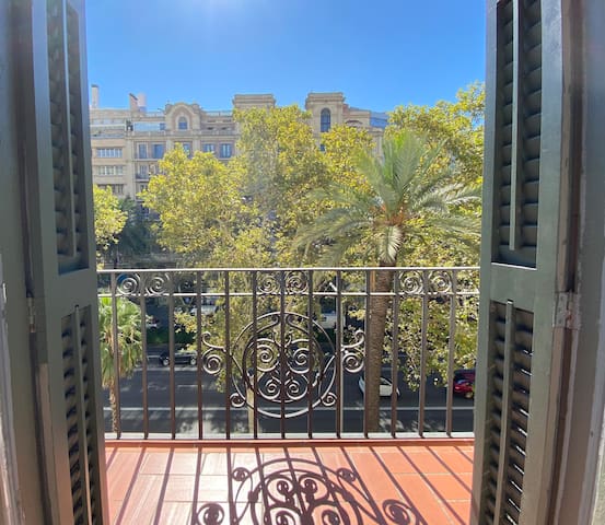 Spacious & Elegant on Avenue Diagonal