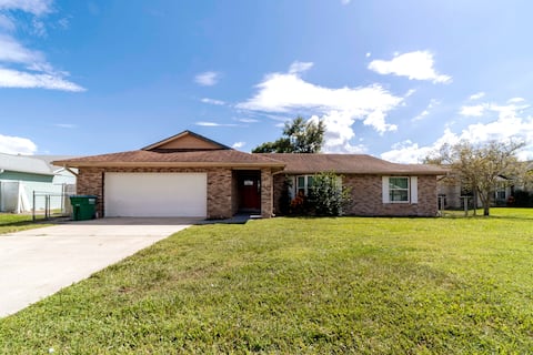 Dog Friendly | Fenced Yard | Disney to Daytona