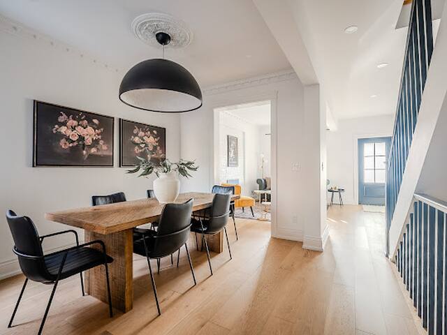 Sophistication & Style 4BDRM/4BTH/Pet Friendly/WFH gallery image 2