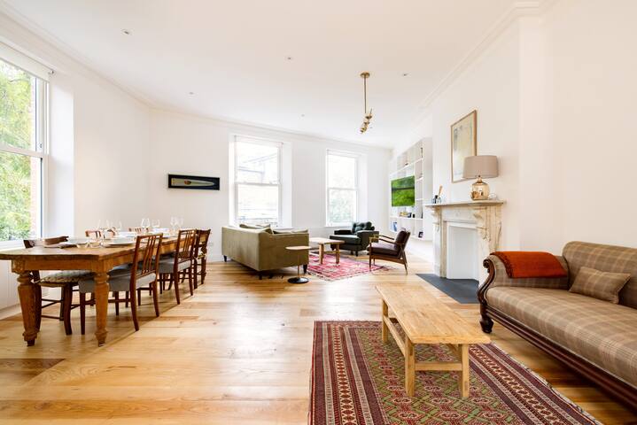 PenthouseStays W. Kensington | Roof Patio 3BR King gallery image 4