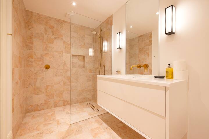 PenthouseStays W. Kensington | Roof Patio 3BR King gallery image 5