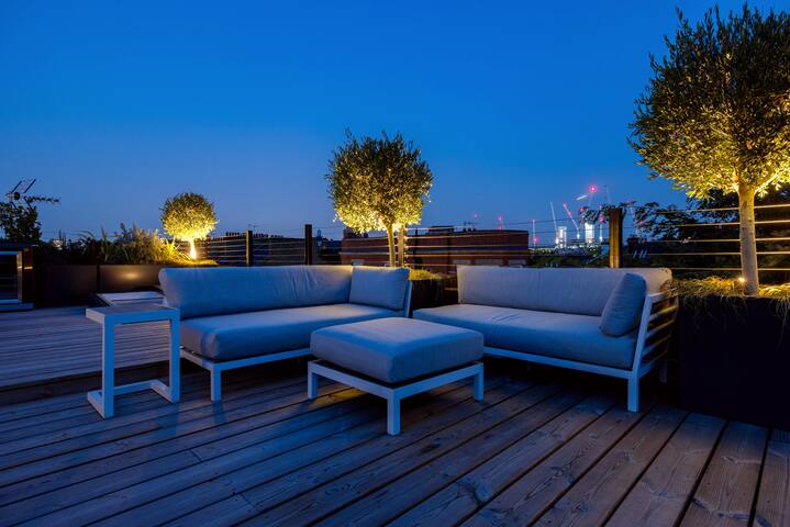 PenthouseStays W. Kensington | Roof Patio 3BR King gallery image 2