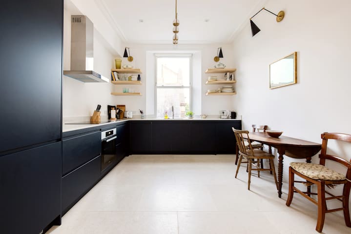 PenthouseStays W. Kensington | Roof Patio 3BR King gallery image 3