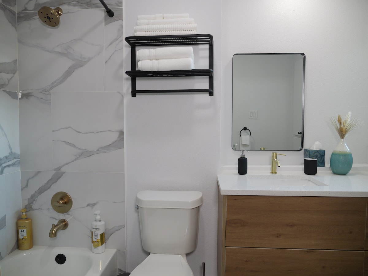 Stylish & comfortable duplex near Dt/ACL/COTA/ABIA