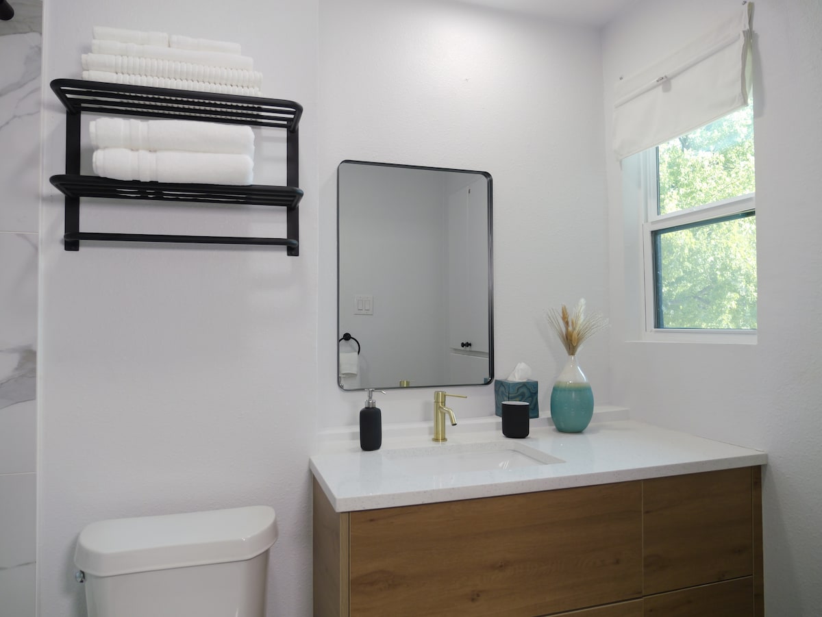Stylish & comfortable duplex near Dt/ACL/COTA/ABIA