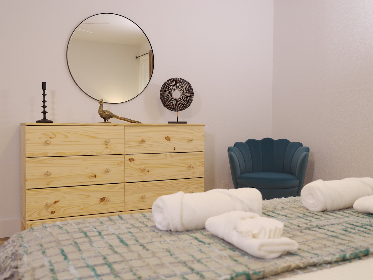 Stylish & comfortable duplex near Dt/ACL/COTA/ABIA