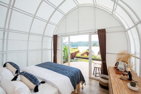Lake view Deluxe Tent with Pool