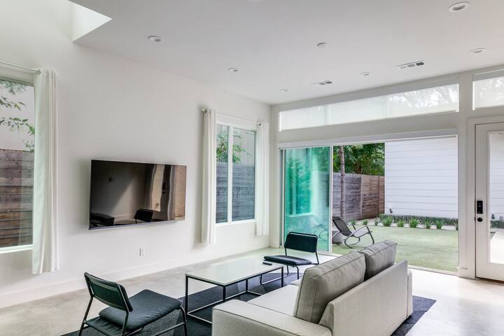 Luxury Lower Greenville Home gallery image 2