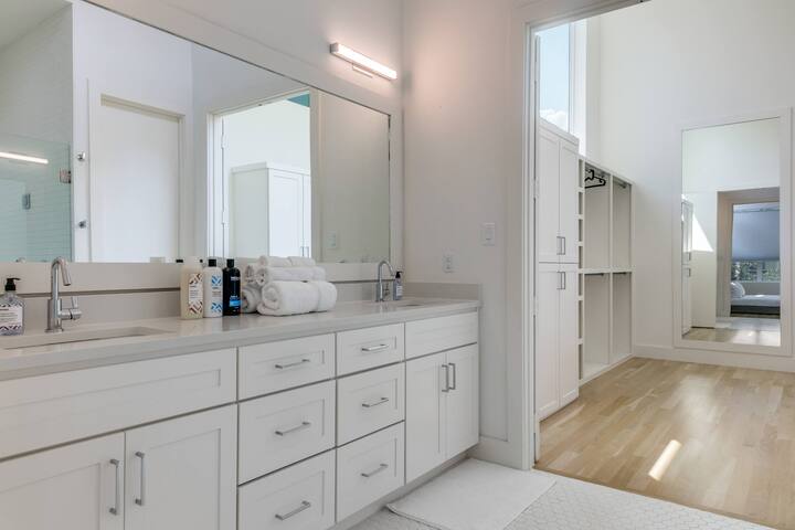 Luxury Lower Greenville Home gallery image 5