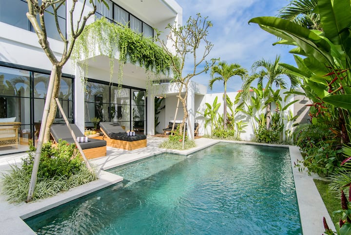 Sleeps 20 Pax Close To Finns & Atlas In Berawa - Canggu