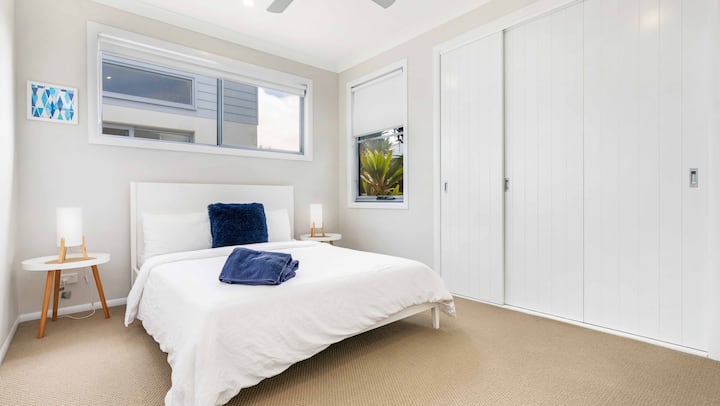 Bedroom 4 with built in robes - Queen bed
Front part of the house 