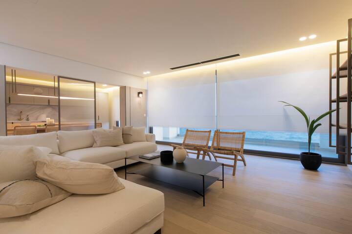 F & B Collection – Luxury Seafront 2 Bedroom Flat gallery image 5
