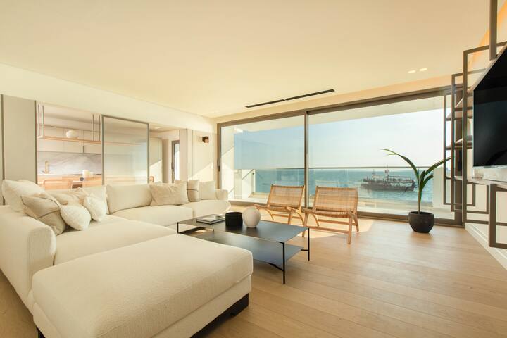 F & B Collection – Luxury Seafront 2 Bedroom Flat