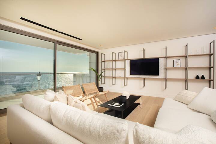 F & B Collection – Luxury Seafront 2 Bedroom Flat gallery image 2