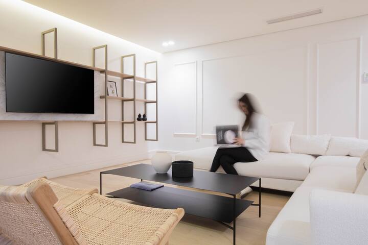 F & B Collection – Luxury Seafront 2 Bedroom Flat gallery image 4