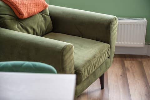 Successful Airbnb property: Belfast 2BR Apartment w Courtyard & Street Parking in Ballymacarrett