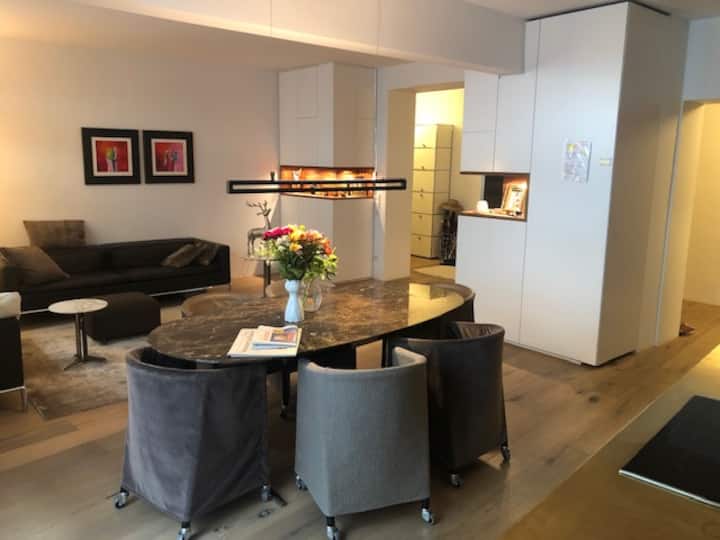 Zimmer In Großer Wohnung-isartor - Munich