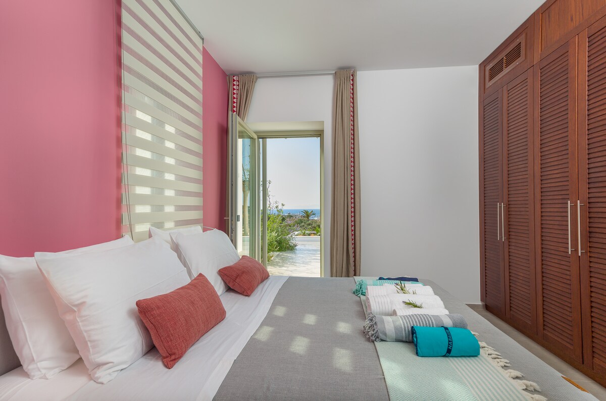 მე-2 საძინებელი დამხმარე სააბაზანოთი