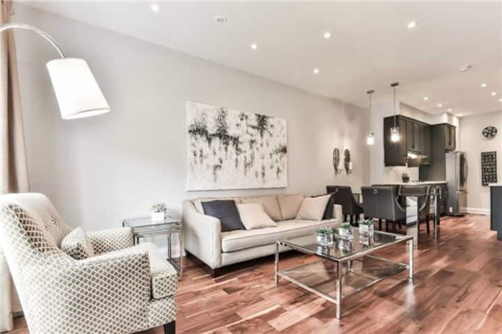 Executive Townhouse 3br+3ba In Lawrence Park - トロント