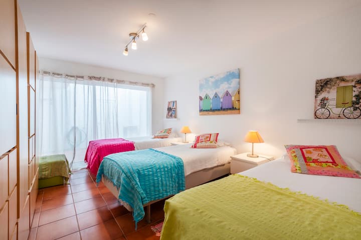 Podrum Spavaća soba s tri kreveta za jednu osobu (bez klima-uređaja)