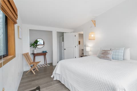 Riverfront|Movie Room|Secluded|Contractors Welcome